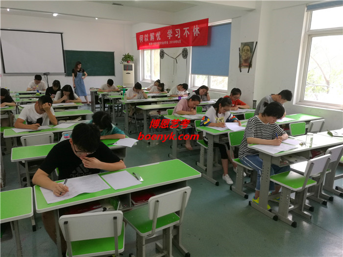 高二學(xué)編導(dǎo)來得及嗎？怎么樣？花多少錢？