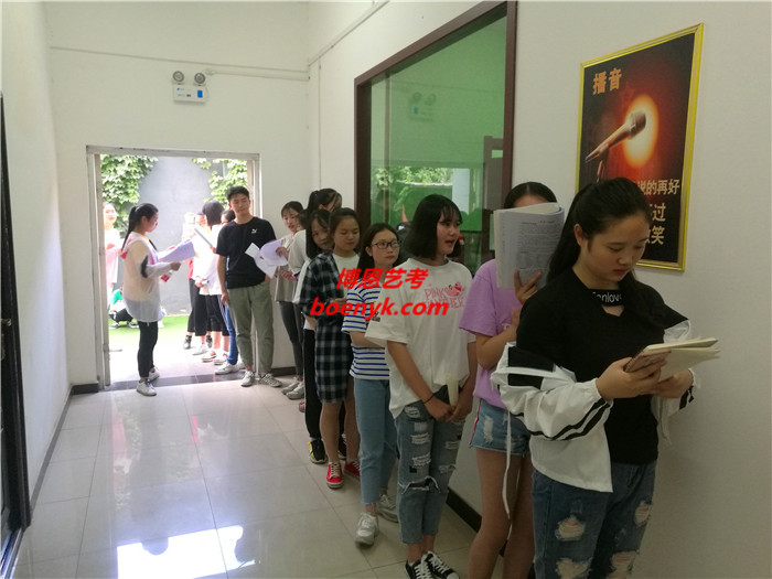 高二學(xué)編導(dǎo)來得及嗎？怎么樣？花多少錢？