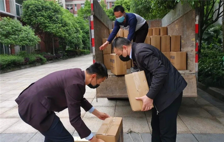愛心捐贈防疫物資，博恩教育助力重慶五所學(xué)校安全復(fù)學(xué)！