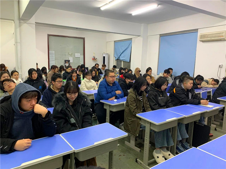 只爭朝夕，不負(fù)韶華！2021博恩藝考?？及嗾介_啟！