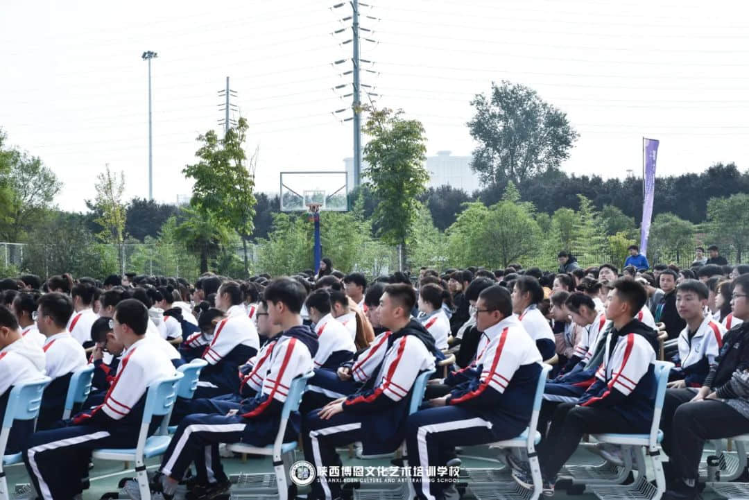 熱烈祝賀博恩藝校第六屆校園藝術(shù)節(jié)開幕式暨月考頒獎大會圓滿成功！