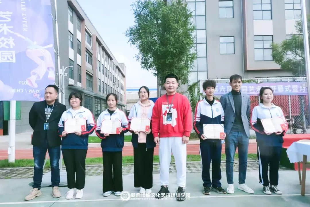 熱烈祝賀博恩藝校第六屆校園藝術(shù)節(jié)開幕式暨月考頒獎大會圓滿成功！