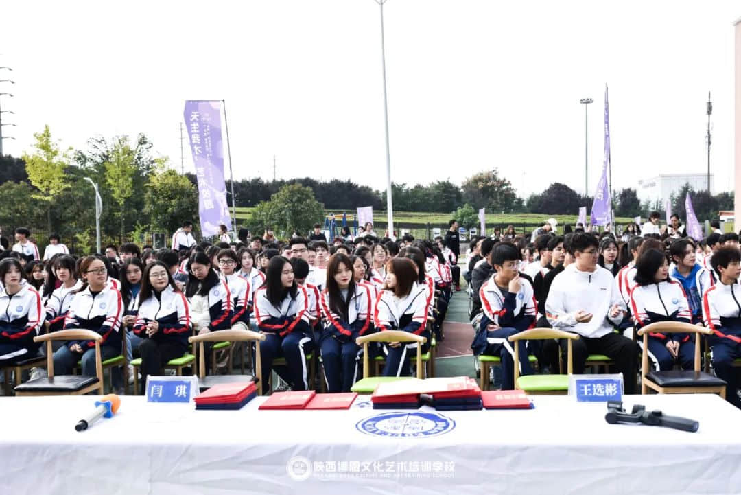 熱烈祝賀博恩藝校第六屆校園藝術(shù)節(jié)開幕式暨月考頒獎大會圓滿成功！