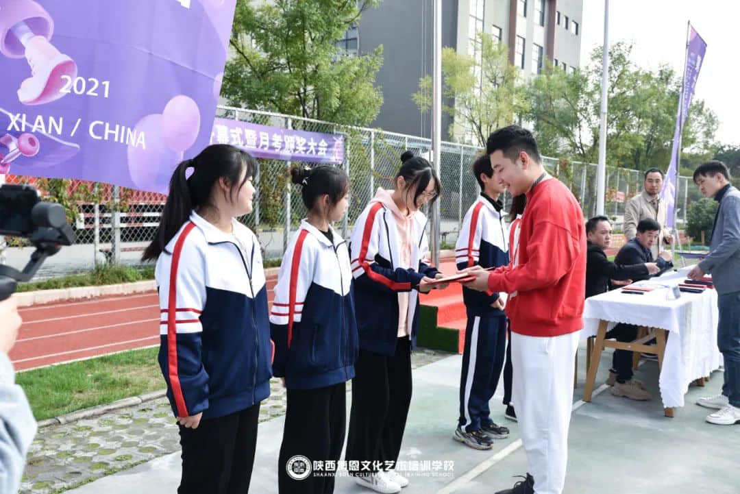 熱烈祝賀博恩藝校第六屆校園藝術(shù)節(jié)開幕式暨月考頒獎大會圓滿成功！